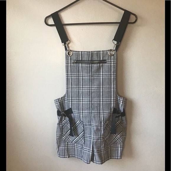 Sale! 2 For $20 Shein black and white overall shorts - Picture 1 of 4
